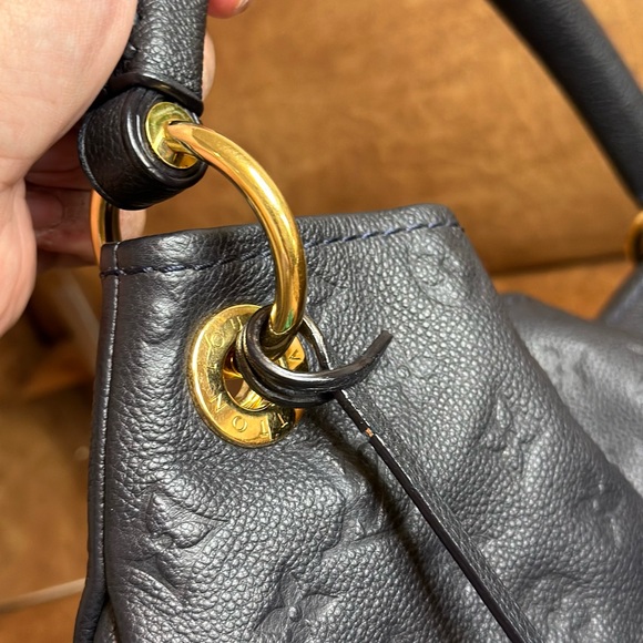 LOUIS VUITTON Artsy MM Empreinte Infini Monogram Shoulder Bag - Picture 8 of 16